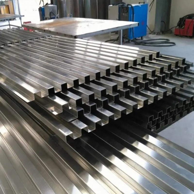 Stainless steel corrugated panel production factory with advanced roll‑forming lines and precision quality inspection stations.